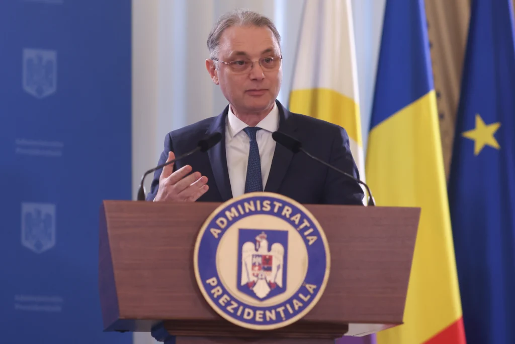 JPMorgan: Guvernul condus de Luca Niculescu are circa 60% șanse să primească votul Parlamentului. Nazare ar putea rămâne la Finanțe