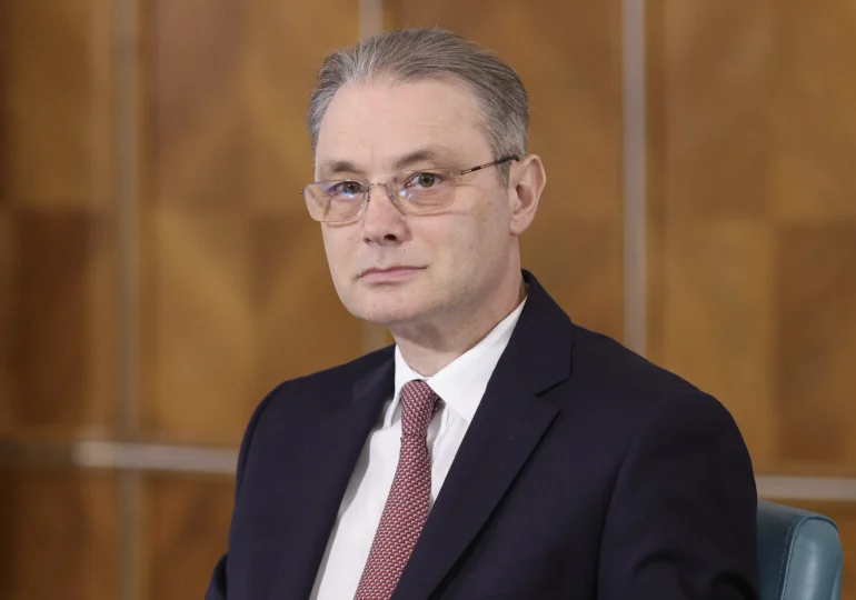 Cine este Luca Niculescu, desemnat premier de Nicușor Dan: de la jurnalism și diplomație la coordonarea aderării la OCDE