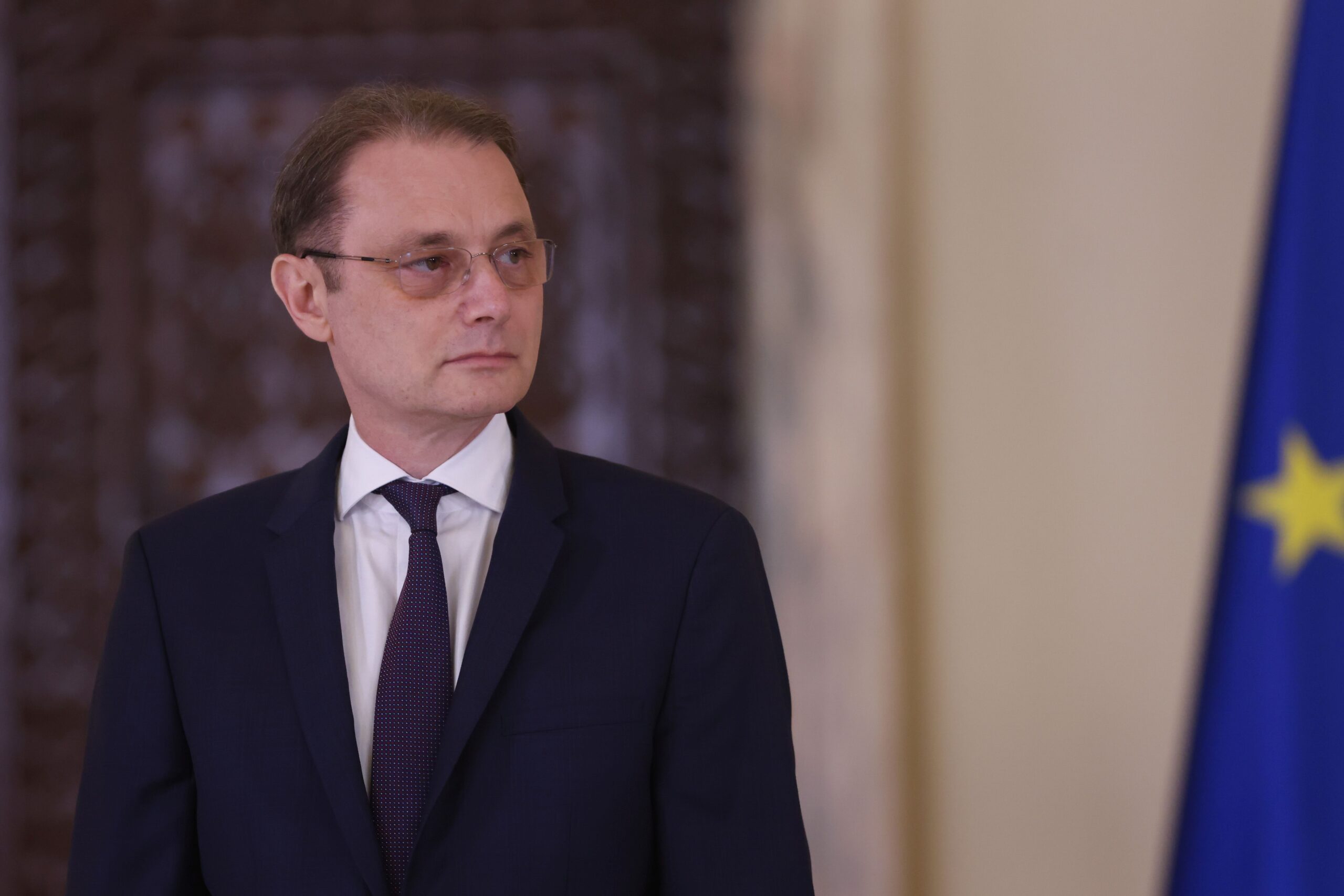 Imagine asociată subiectului: Luca Niculescu anunță o schimbare de ritm la MAE, iar programul de guvernare păstrează liniile vechi
