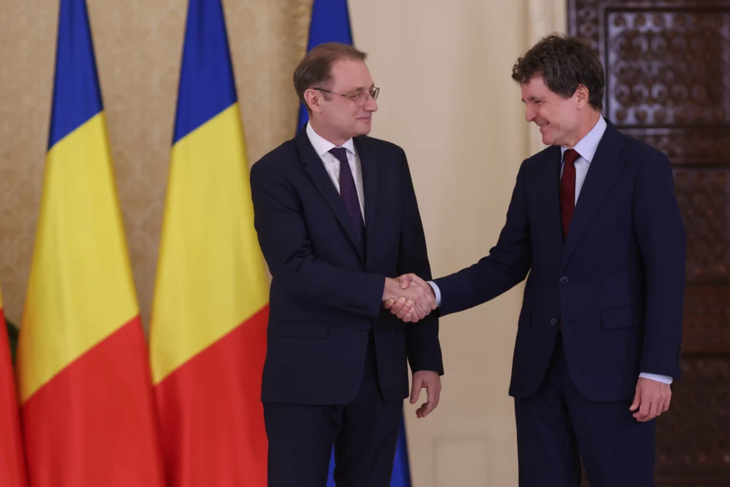 Presiunea pe surse. Nicușor Dan amenință cu anticipatele ca să treacă Luca Niculescu