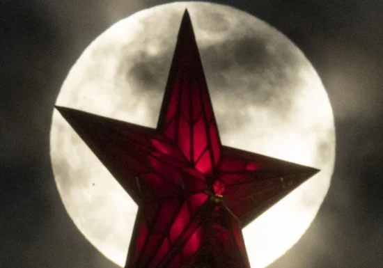 Putin's ultranationalists have "baptized" the Moon to "unite" it with Russia (Video)