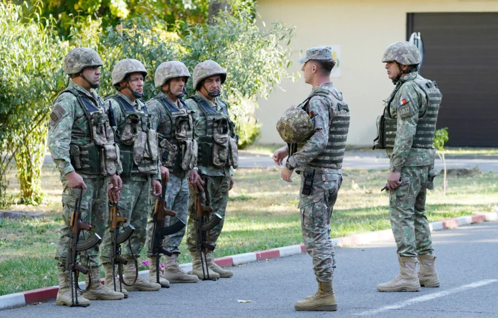Exerciții militare în mai multe zone din țară: rezerviști chemați în București și Ilfov, trageri cu muniție de război în Tulcea