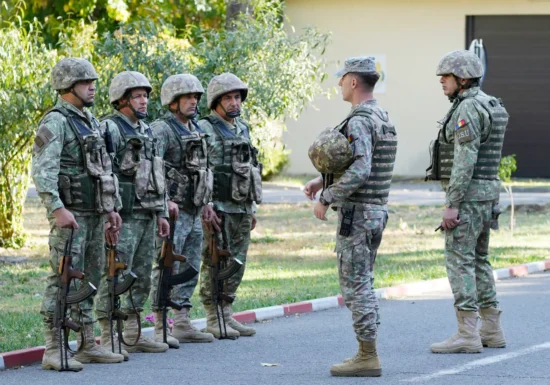 Exerciții militare în mai multe zone din țară: rezerviști chemați în București și Ilfov, trageri cu muniție de război în Tulcea