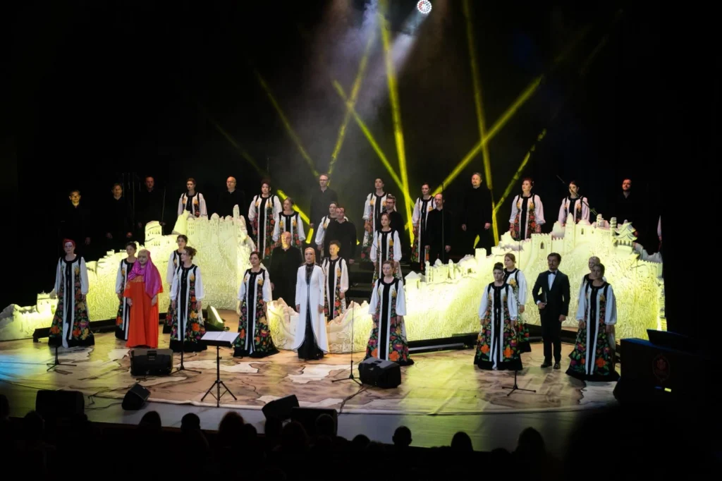 Premieră la Ploiești – Madrigal: Drumul Mătăsii, cu actrița Rodica Mandache Festivalul Internațional de Teatru Toma Caragiu