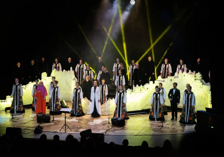 Premieră la Ploiești - Madrigal: Drumul Mătăsii, cu actrița Rodica Mandache Festivalul Internațional de Teatru Toma Caragiu