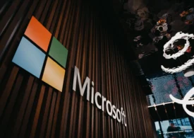 Factura uriașă a inteligenței artificiale: Mii de angajați Microsoft, invitați să plece voluntar. Sunt vizați inclusiv vicepreședinții companiei