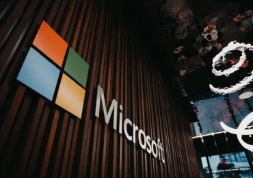 Factura uriașă a inteligenței artificiale: Mii de angajați Microsoft, invitați să plece voluntar. Sunt vizați inclusiv vicepreședinții companiei