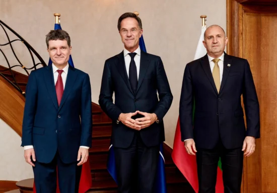 Nicușor Dan a discutat cu Mark Rutte despre navele atacate în apropierea României și anunță o reuniune specială a NATO pentru Marea Neagră