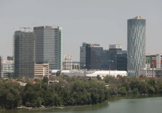 Raport SUA despre mediul de afaceri din România: Taxele mari, legile schimbate frecvent și birocrația pun probleme investitorilor
