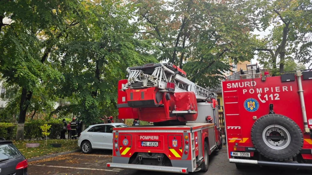Un bloc din București a fost evacuat după apariția unei crăpături între etajele 5 și 8 (Foto)