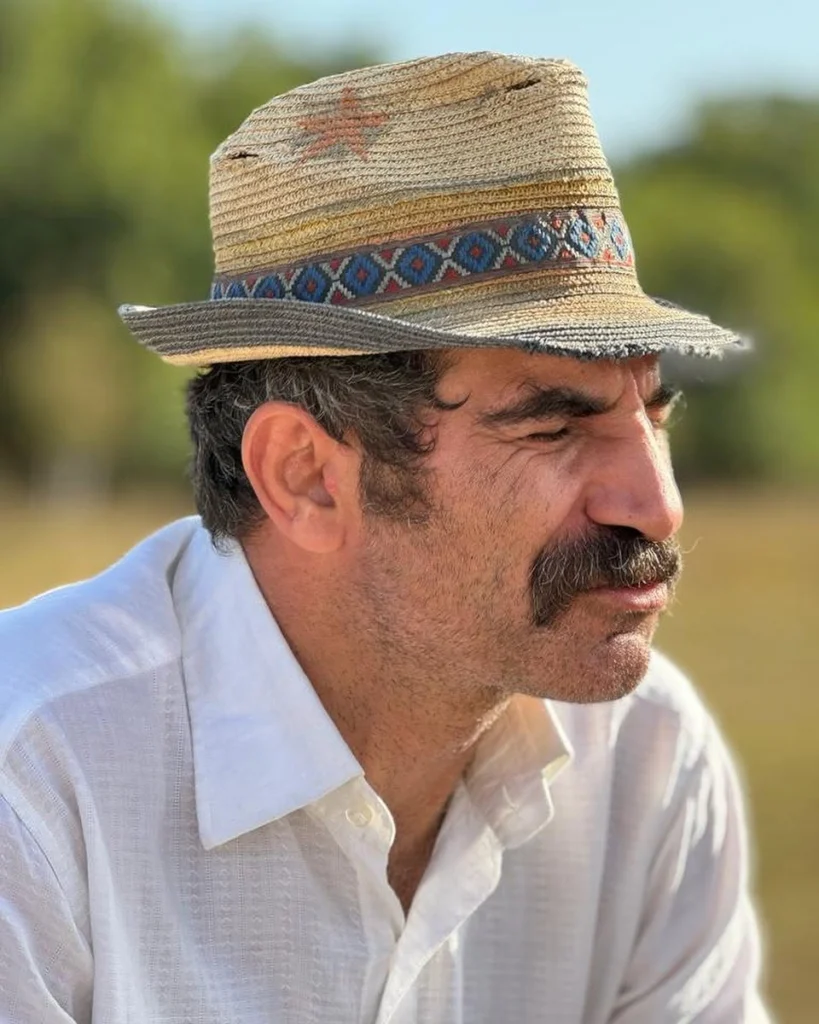 Actorul Toma Cuzin, ”Firicel” din Las Fierbinți, a fost reținut. A condus cu permisul suspendat, iar DrugTestul a indicat prezența unor substanțe interzise UPDATE Analizele arată rezultat pozitiv la cocaină și canabis