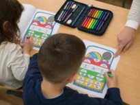 Paradoxul alimentației sănătoase: Copiii știu ce este sănătos, dar unul din trei are exces ponderal