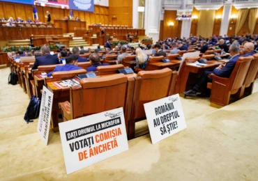 Protest la Camera Deputaților. USR cere înființarea Comisiei de anchetă Mykonos-Nordis: Leii suveraniști devin pisici când e vorba de mișmașurile PSD (Foto)
