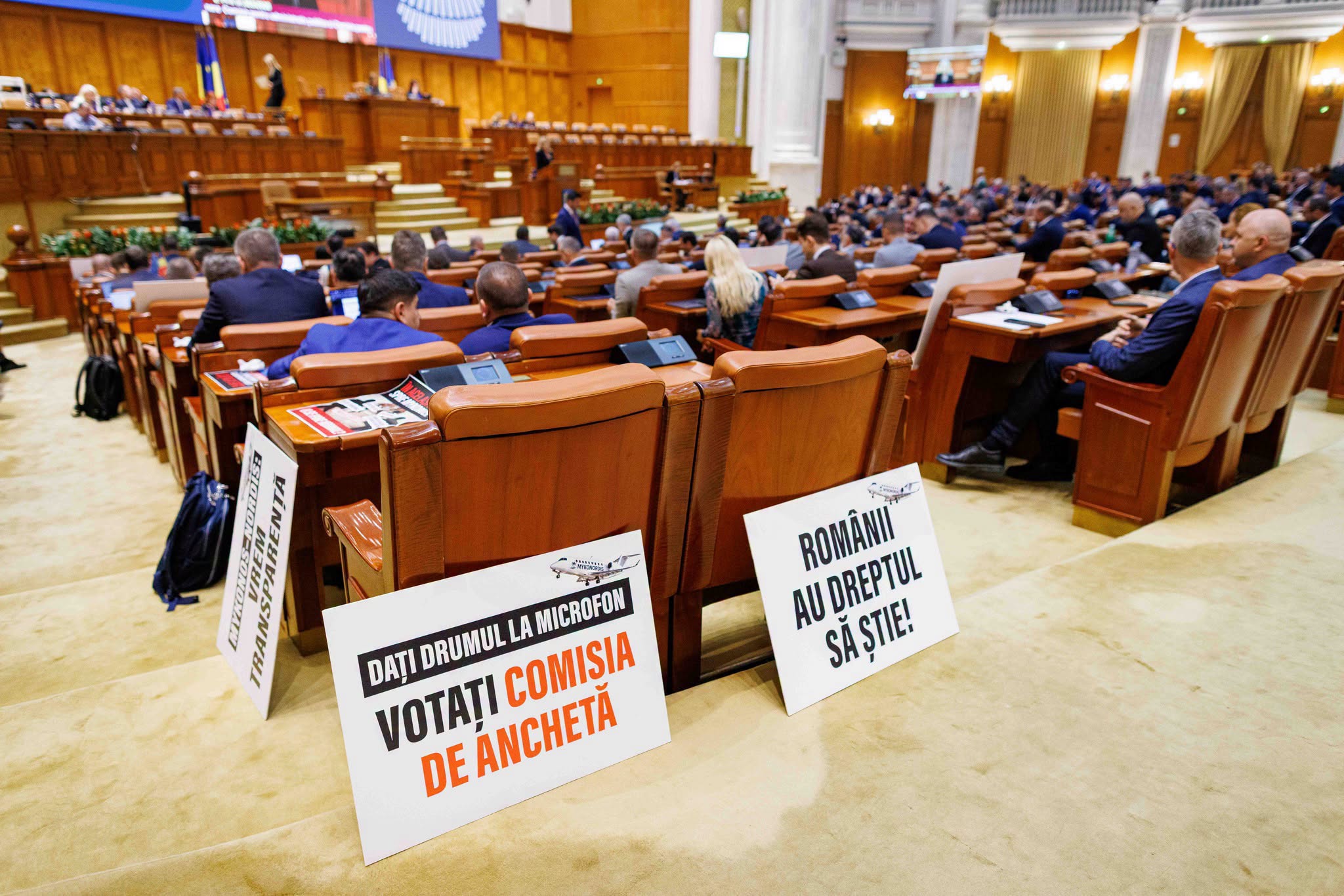 Imagine asociată subiectului: USR a protestat în Camera Deputaților cerând ancheta Mykonos-Nordis