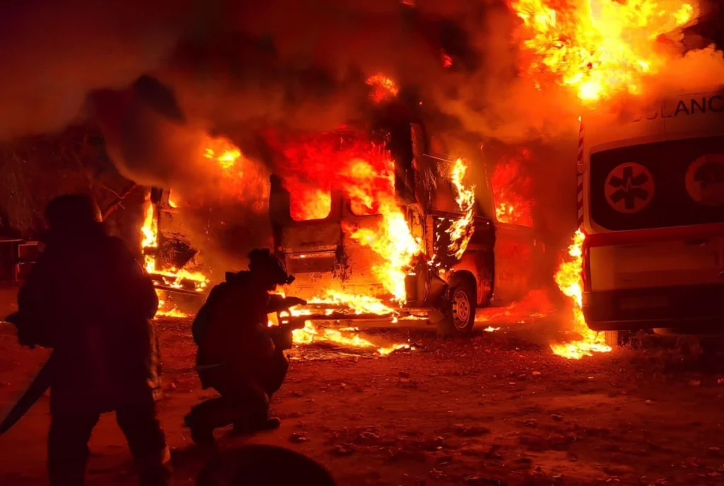 Ziua 1686 Moscova, lovită cu 650 de drone, doi oameni au murit. Incendiu la cea mai mare bază petrolieră. Zelenski avertizează: Rusia pregătește un atac masiv (Video)