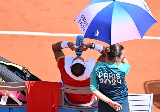 Deshidratarea nu înseamnă doar sete. Cum afectează performanța sportivă și ce se întâmplă în organism când nu bem suficientă apă