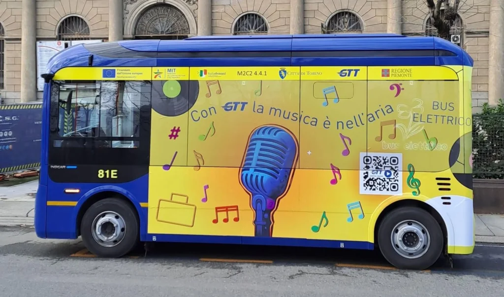 Cât de autonom e autobuzul fără șofer, pus la încercare în Italia: Sute de frânări bruște și intervenții manuale (Video)