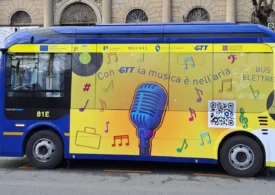 Cât de autonom e autobuzul fără șofer, pus la încercare în Italia: Sute de frânări bruște și intervenții manuale (Video)