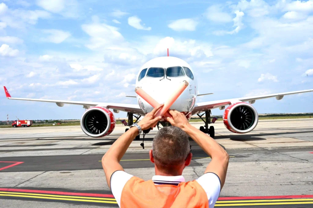 Un aeroport din România se închide pentru trei săptămâni. Ce se întâmplă cu zborurile și pasagerii care au deja bilete
