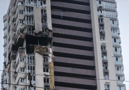 <span style="color:#990000;">Ziua 1701</span> Doi morți într-un bloc din Kiev lovit de dronă (Video). Percheziții la șeful Băncii Naționale a Ucrainei. Rubio: Fără SUA, Ucraina nu mai exista