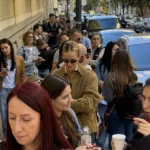 Alegeri cruciale în Serbia: Cozi imense la secțiile de vot. Vučić a stat aproape două ore la rând ca să voteze