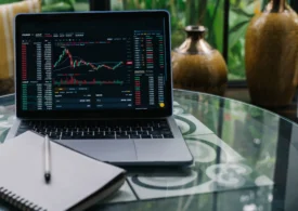 Furt uriaș de criptomonede la Binance: prejudiciul ar putea ajunge la 6,3 miliarde de dolari. Totul ar fi pornit de la laptopul unui angajat