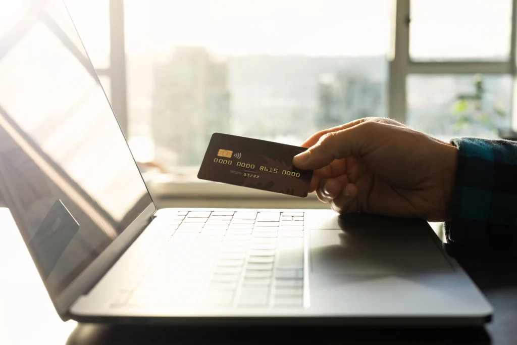 Capcanele donațiilor online: ce trebuie să verifici înainte să trimiți bani