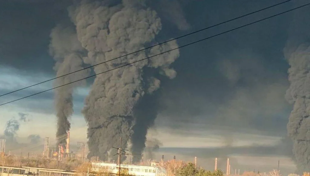 Ziua 1710 Imaginile Apocalipsei în Rusia: Explozii la o rafinărie după ce Trump a cerut pauză (Video). 7 nave rusești se apropie de SUA