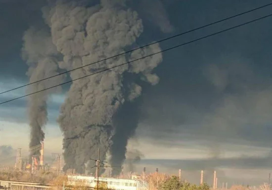 <span style="color:#990000;">Ziua 1710</span> Imaginile Apocalipsei în Rusia: Explozii la o rafinărie după ce Trump a cerut pauză (Video). 7 nave rusești se apropie de SUA