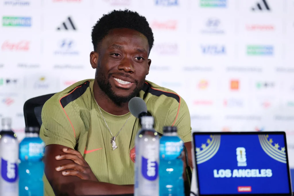 A fugit de război și, plecat dintr-o tabără de refugiați, și-a îndeplinit visul în țara care l-a adoptat. Povestea lui Alphonso Davies