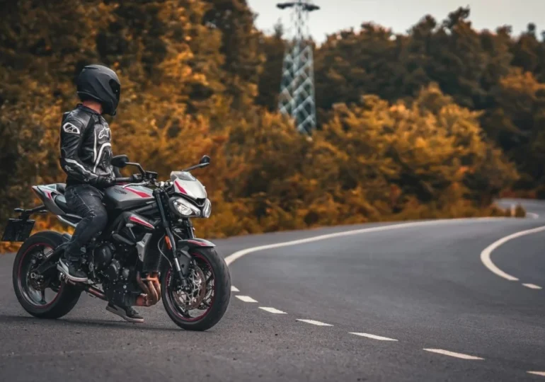 Ce cizme moto să alegi pentru oraș și touring în 2026? 7 modele pentru navetă și ture lungi
