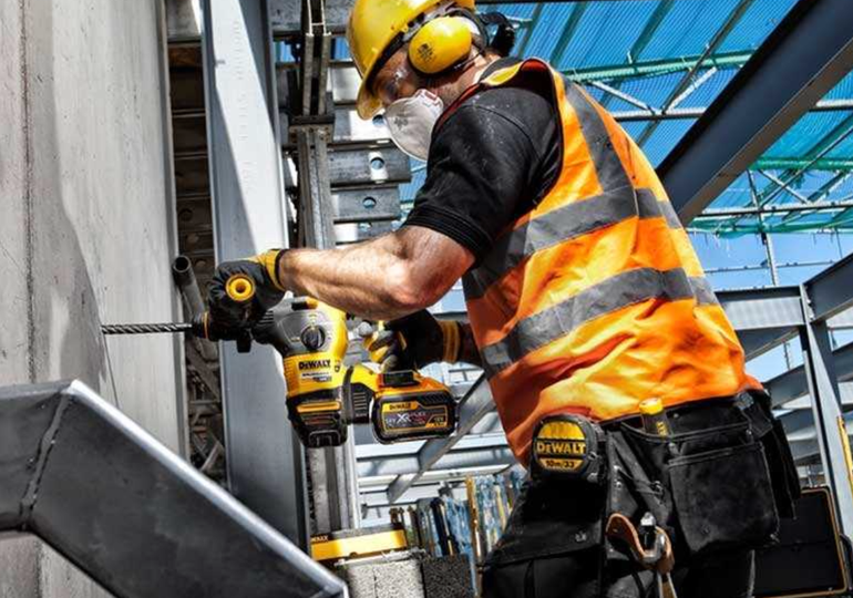 Ce scule electrice de la DeWalt, Black+Decker, Crown sau Daewoo au oferte bune de Black Friday 2026?