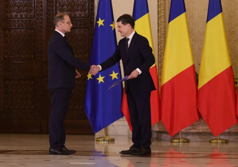 Guvernul Niculescu a depus jurământul la Cotroceni. Nicușor Dan i-a zâmbit larg ministrului-condamnat Neacșu, i-a mulțumit lui Bolojan, dar și primilor 3 premieri eșuați (Video)