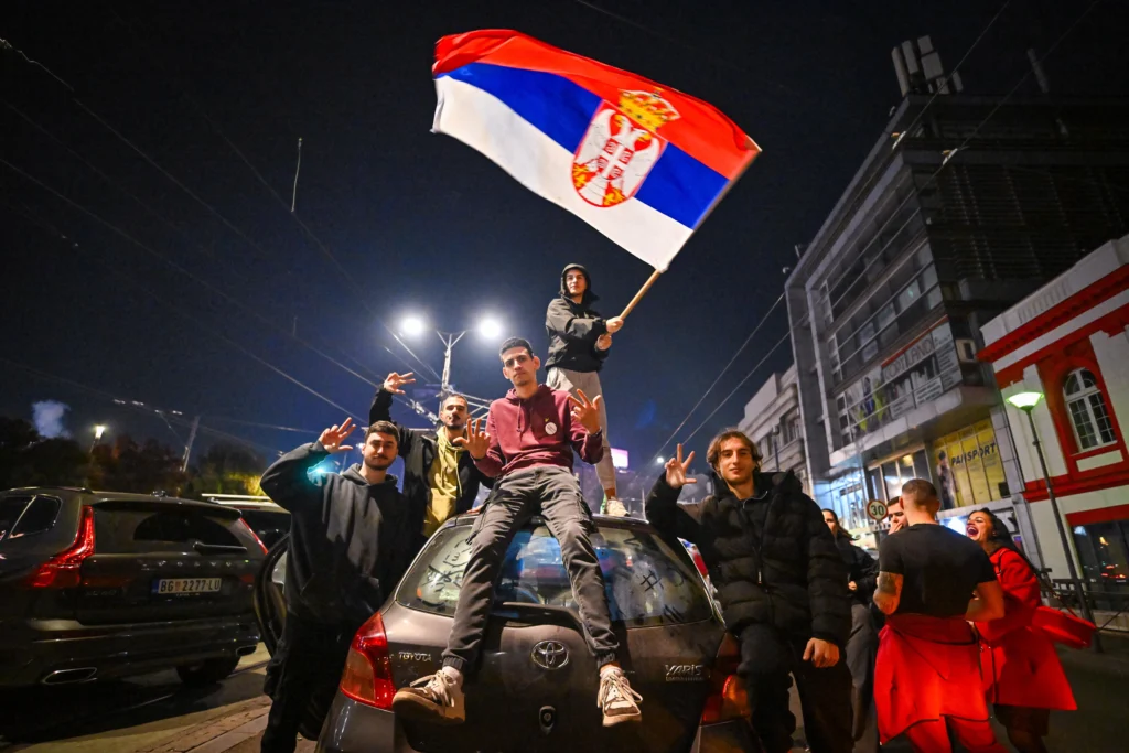 Reuters: Studenții care au câștigat alegerile din Serbia promit reforme anticorupție, dar nu intenționează să impună sancțiuni Rusiei