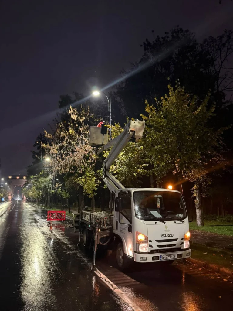 Șase milioane de luminițe vor împodobi bulevardele din București. Când se aprind instalațiile de Crăciun