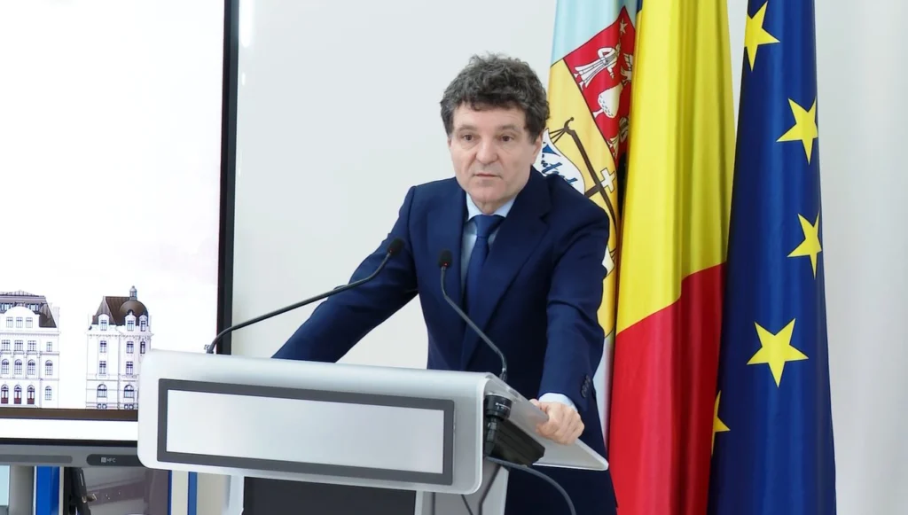 Nicușor Dan îi trimite pe profesorii universitari pe TikTok: Sunt acolo 9 milioane de români. Altfel, vom fi în două realități paralele