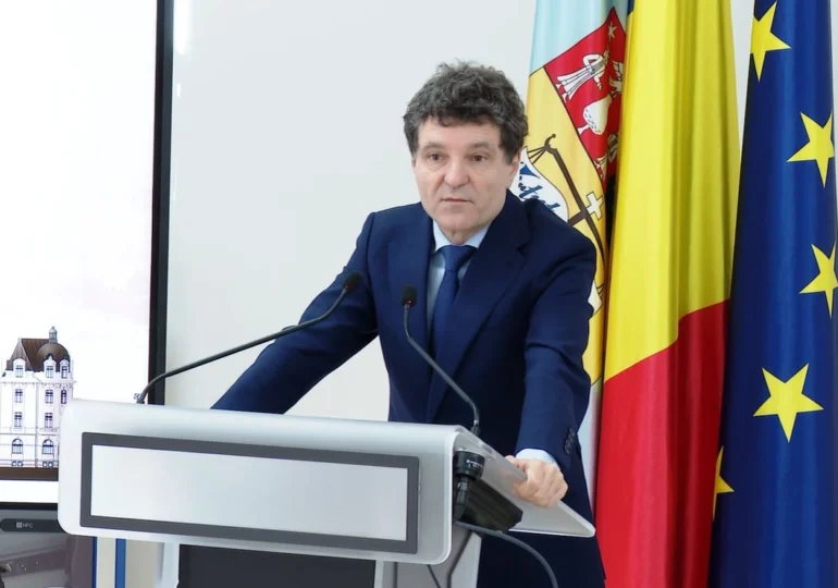 Nicușor Dan îi trimite pe profesorii universitari pe TikTok: Sunt acolo 9 milioane de români. Altfel, vom fi în două realități paralele