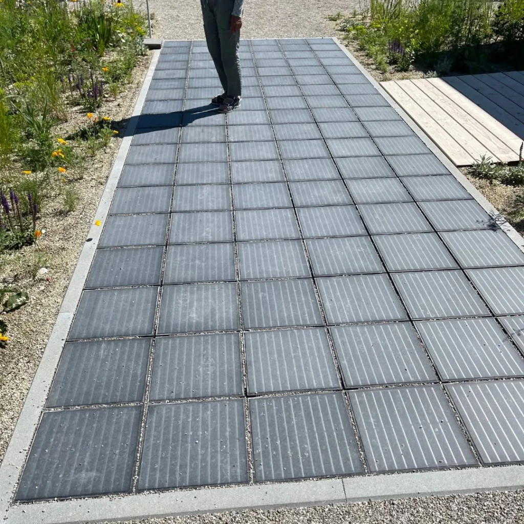 Cum își transformă europenii aleile și terasele în surse de electricitate