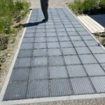 Cum își transformă europenii aleile și terasele în surse de electricitate