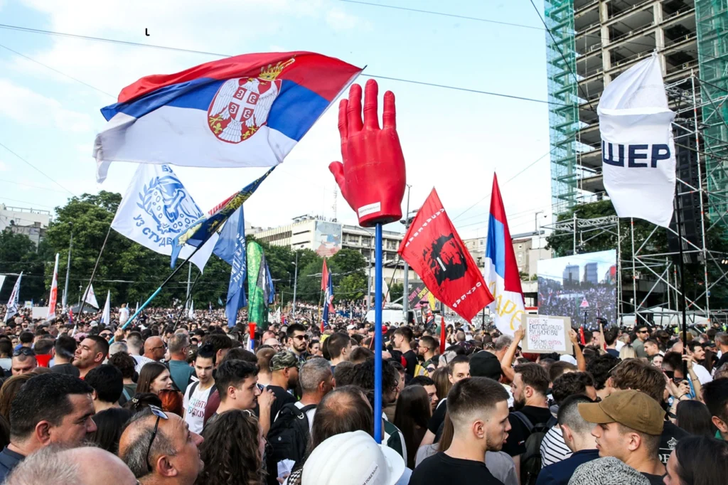 „Serbia sau mafia”. Un experiment ieșit din comun care ar putea reseta sistemul politic de la Belgrad