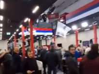 Protestatarii sârbi au dat buzna într-o televiziune care îl susține pe Vucic (Video). Fostul președinte acuză „teroarea” studenților
