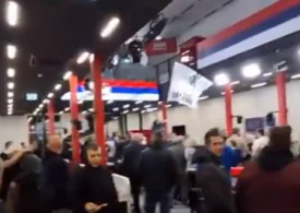 Protestatarii sârbi au dat buzna într-o televiziune care îl susține pe Vucic (Video). Fostul președinte acuză „teroarea” studenților