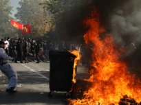 Proteste violente în Europa: Aproape 1.000 de arestări în Franța, polițiști atacați cu torțe în Albania. Tensiuni în Italia (Video)