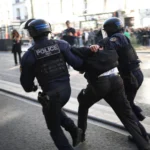 Protestele liceenilor se extind în Franța: sindicatele se alătură manifestațiilor. Peste 5.000 de persoane au fost reținute, majoritatea minori