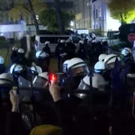 Criză politică în Polonia: Președintele și-a întors avionul din drum. A intervenit poliția antirevoltă (Video)
