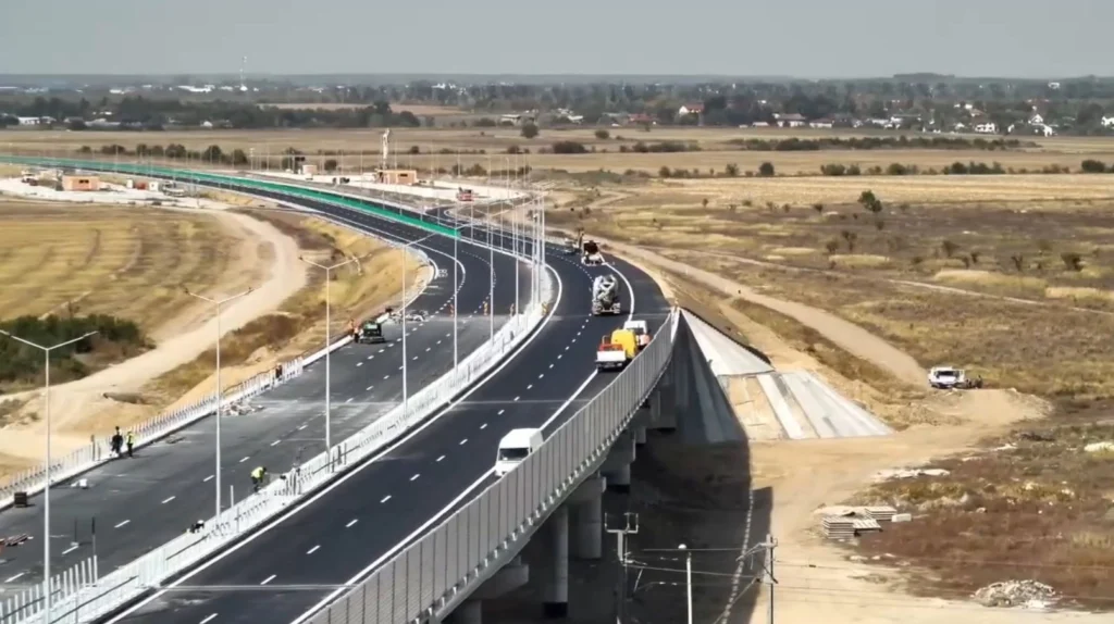 Se deschid încă 13 km din Autostrada Bucureștiului. Un tronson era gata din vară, dar nu putea fi folosit. Ce se schimbă pentru șoferii care ocolesc Bucureștiul (Video)