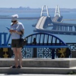 Pe podul Kerci nu se vede niciun automobil, acesta fiind închis până în luna septembrie - Foto: Hepta.ro Podul Kerci, Peninsula Crimeea