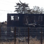 CREVEDIA. Una dintre clădirile distruse de explozii - Foto: Spotmedia.ro Clădire incendiată din Crevedia
