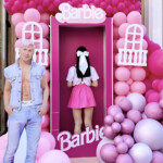 O cafenea din Moscova a creat o scenă Barbie în care clienții își pot face fotografii - Foto: OMGCoffee@Instagram Cafenea Barbie în Moscova