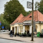 La intrarea într-un mare parc din Riga, într-o clădire istorică funcționează un fast-food - Foto: Spotmedia.ro Șaorma, într-o clădire istorică